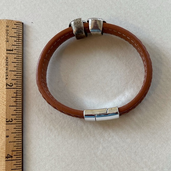 Leather/Leather-like woven Bracelet - Picture 5 of 5